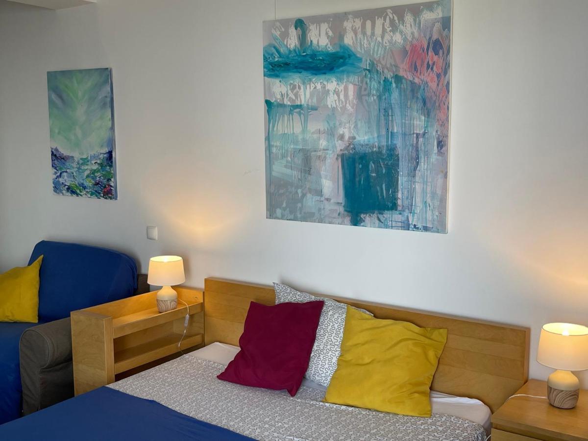 Apartment Happiness By Nicole Jutka, Visual Artist Olimp Bagian luar foto