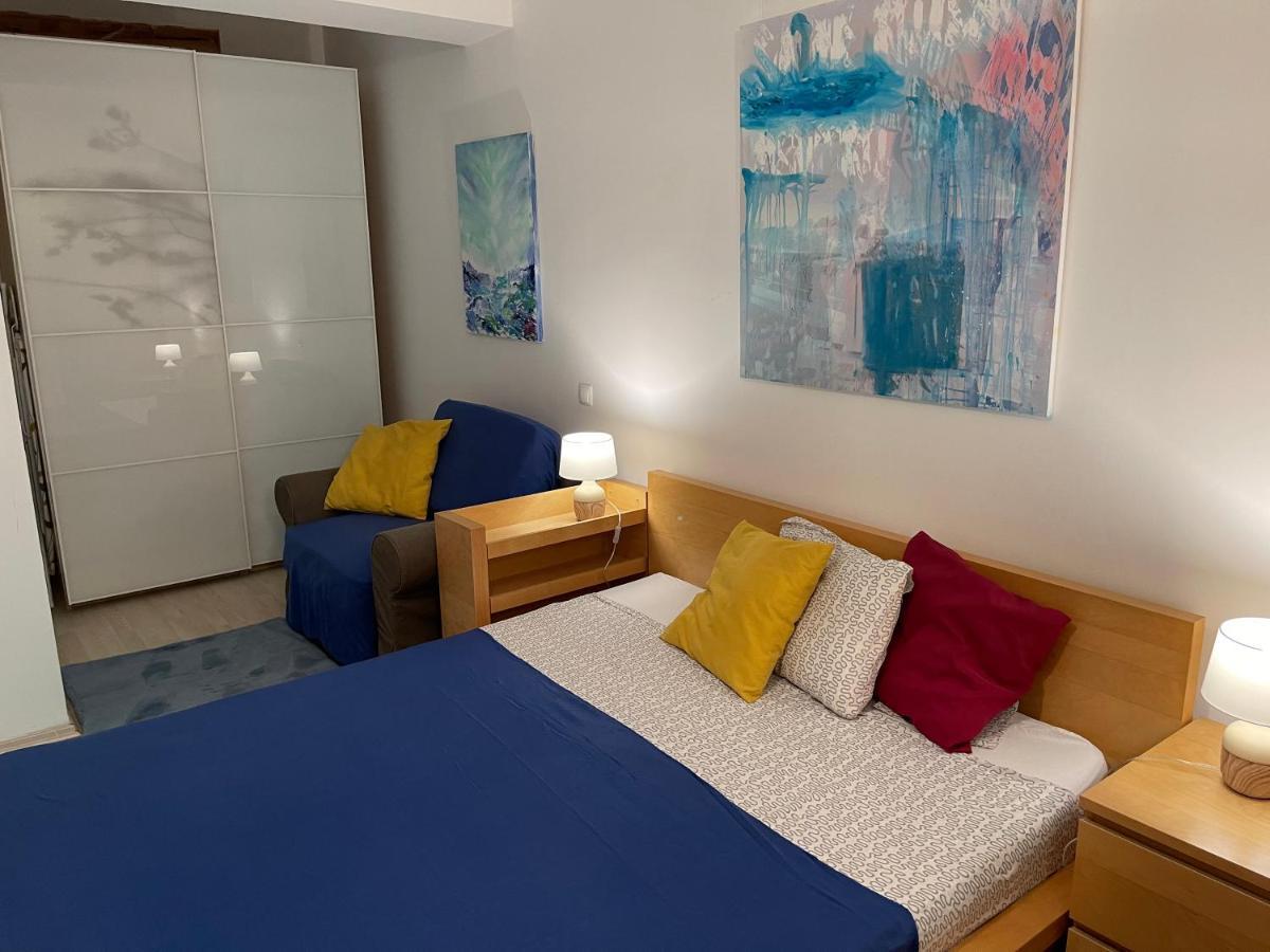 Apartment Happiness By Nicole Jutka, Visual Artist Olimp Bagian luar foto